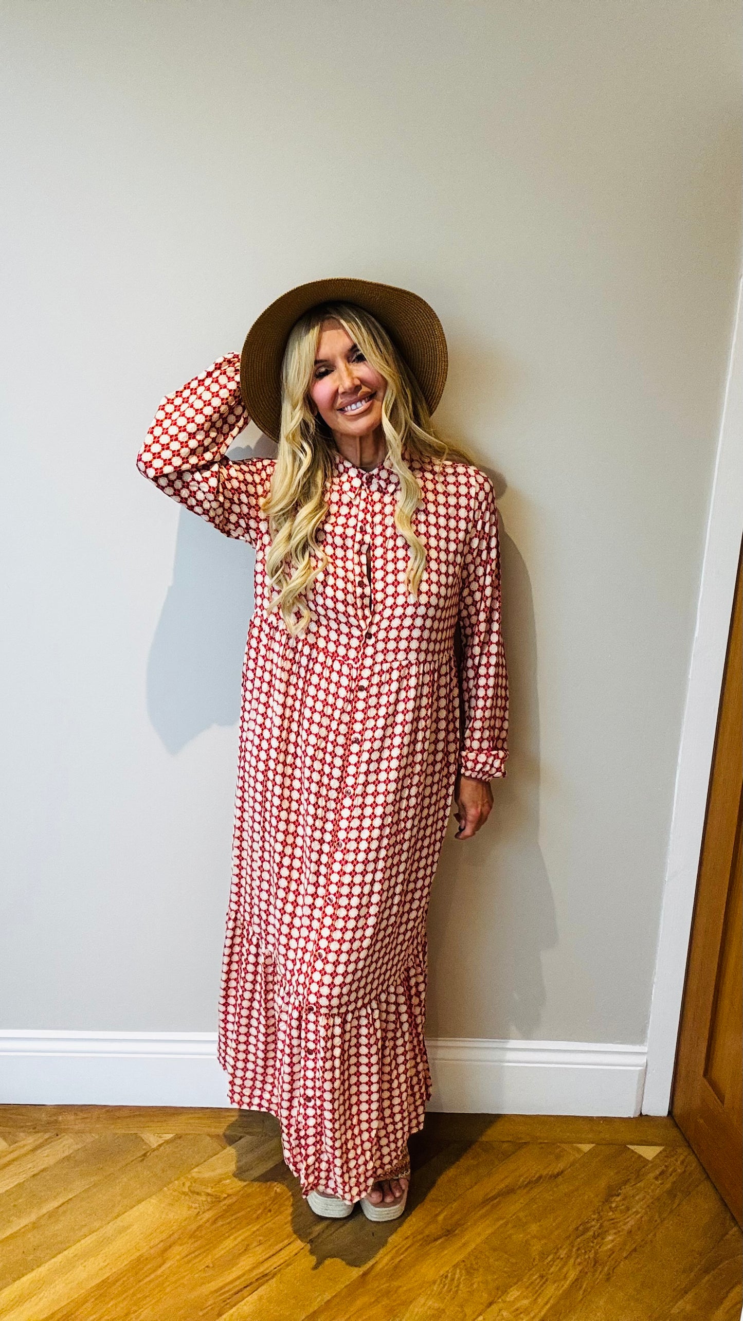 Pretty Maxi Dress Size 8 ( measured to fit up to a 14)