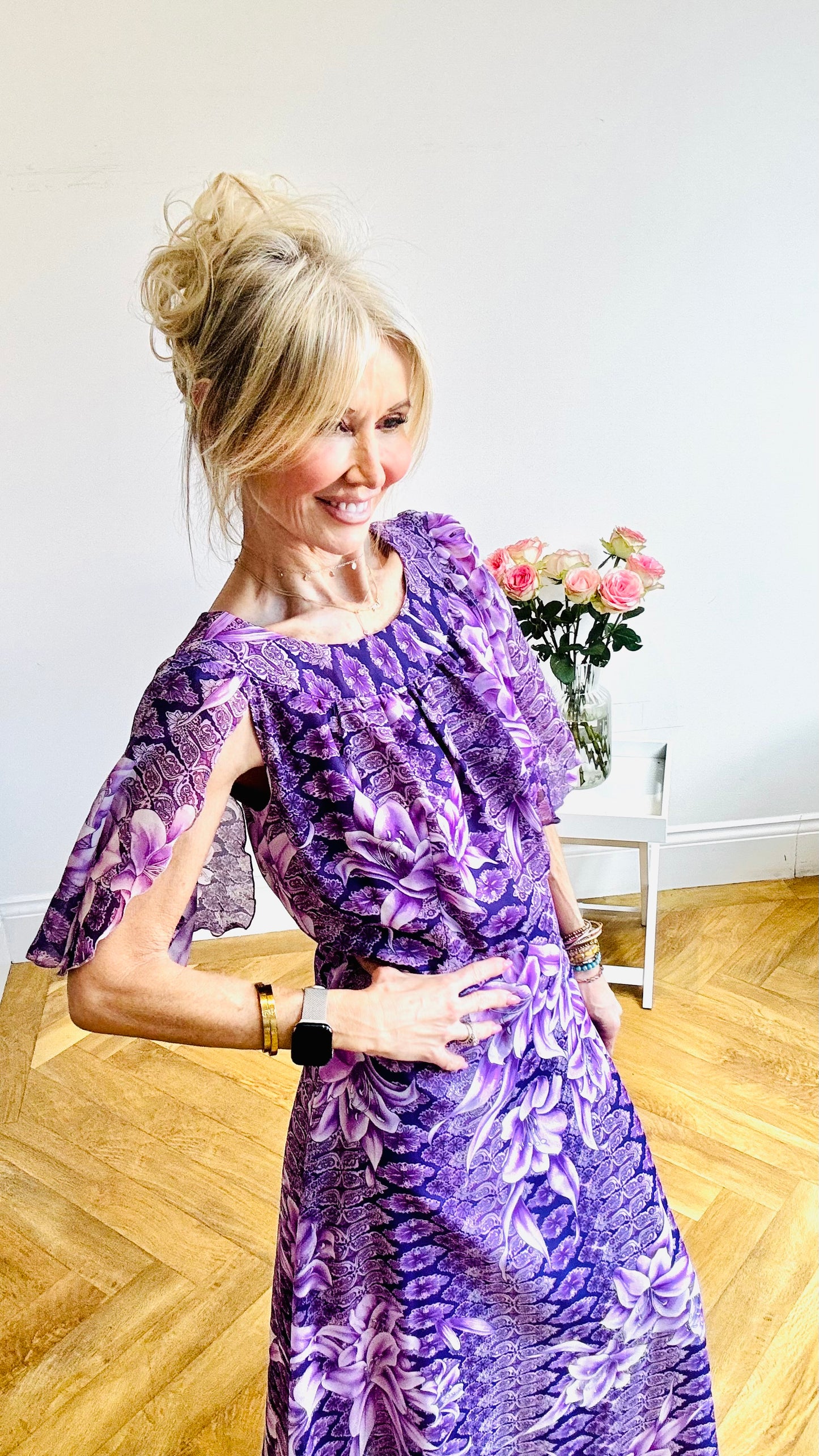 “Kleemeier Hof” Cape Sleeved Maxi Dress