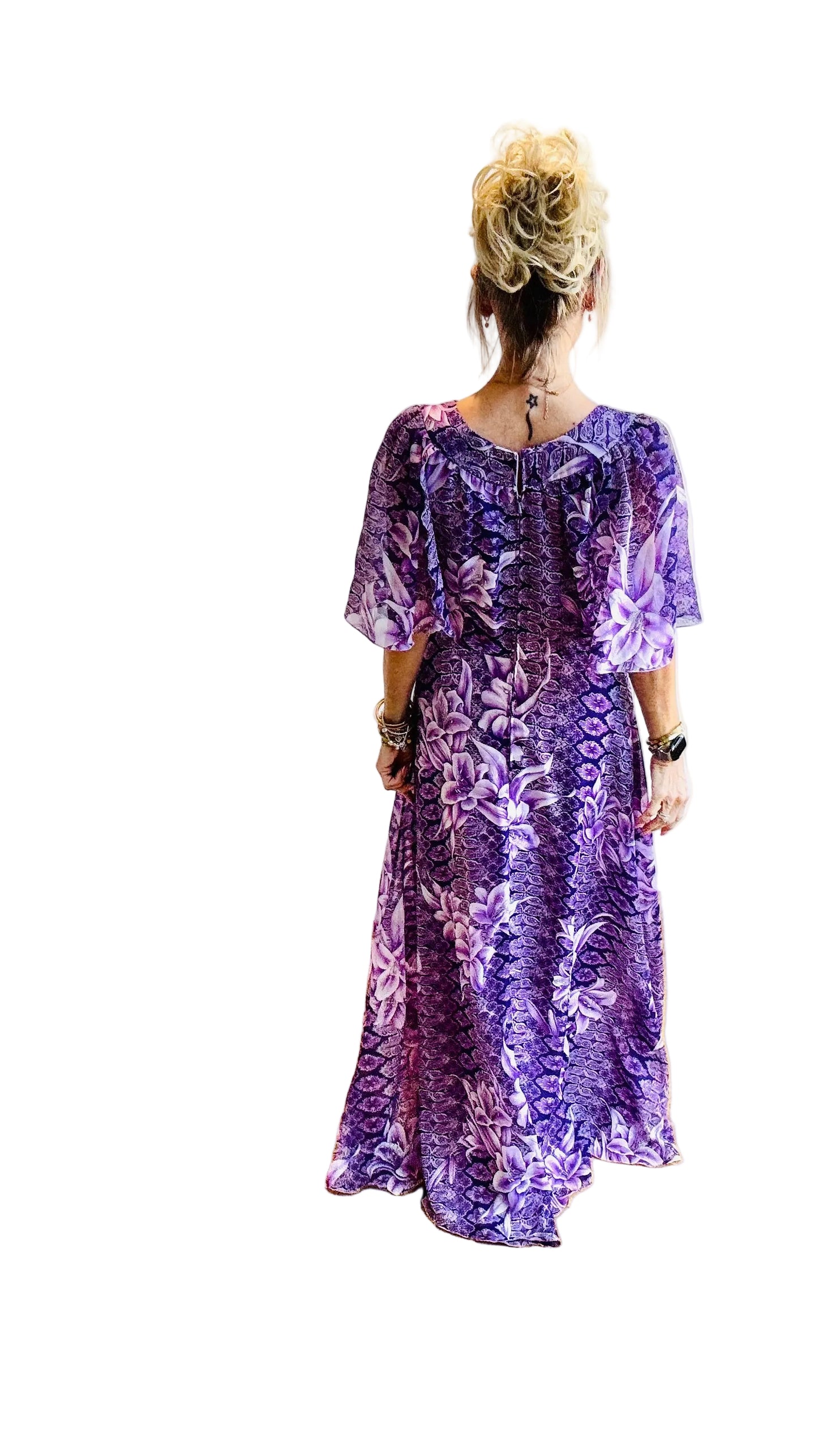 “Kleemeier Hof” Cape Sleeved Maxi Dress