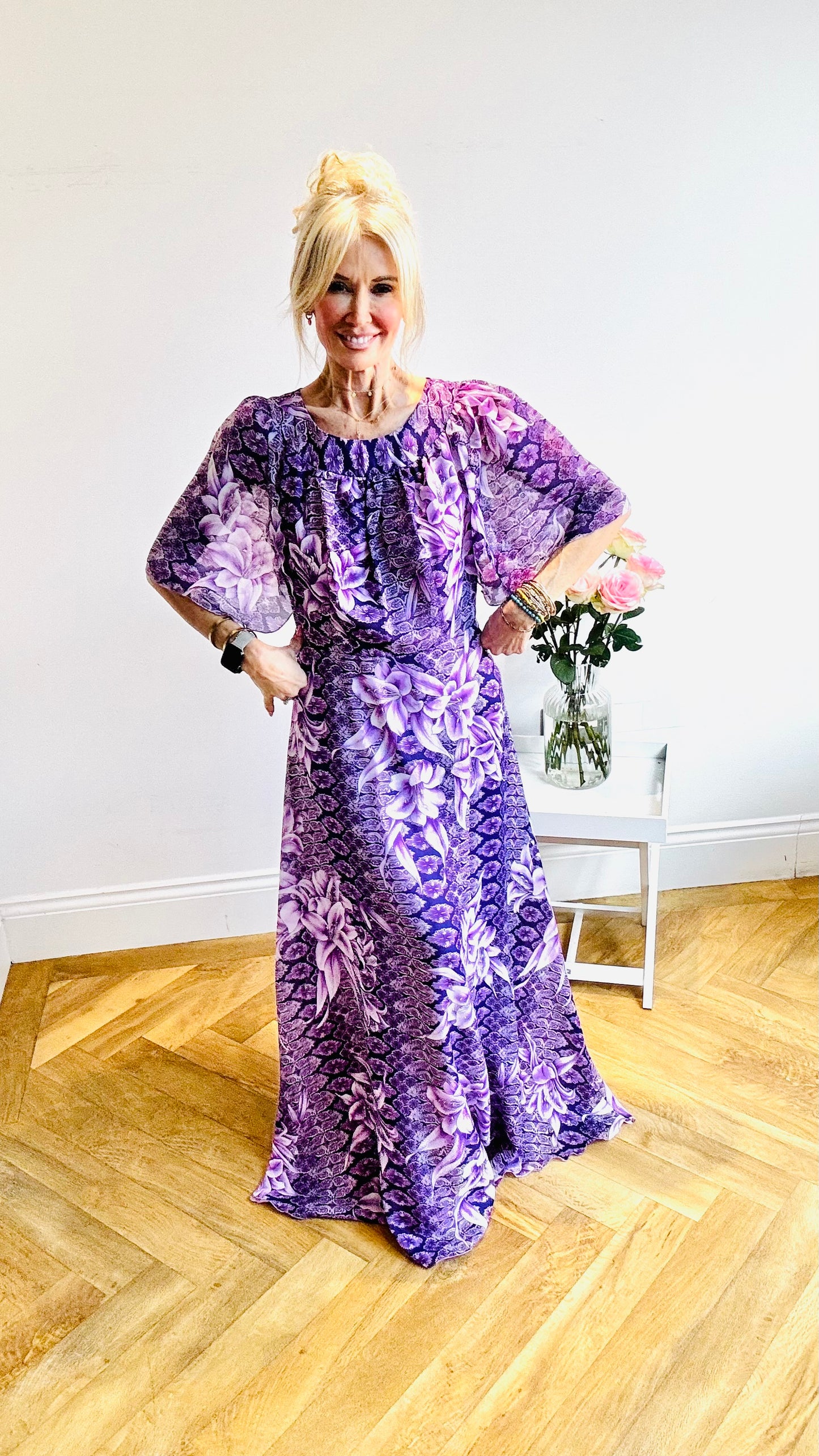 “Kleemeier Hof” Cape Sleeved Maxi Dress