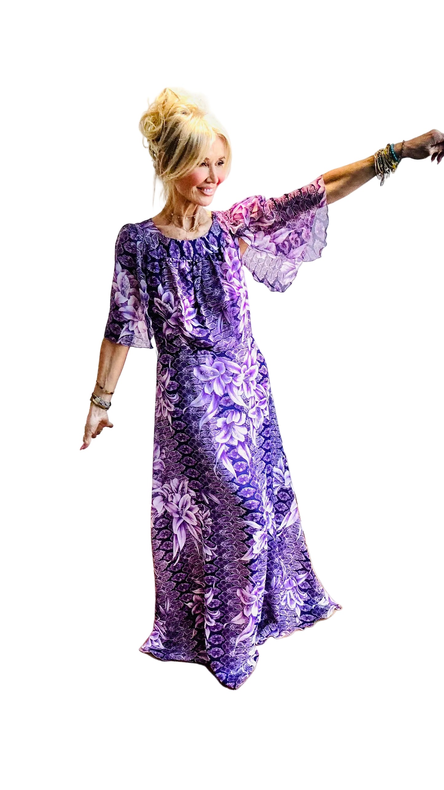 “Kleemeier Hof” Cape Sleeved Maxi Dress